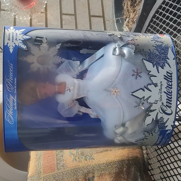 Cinderella Barbie Doll,1996 - Picture 2 of 9
